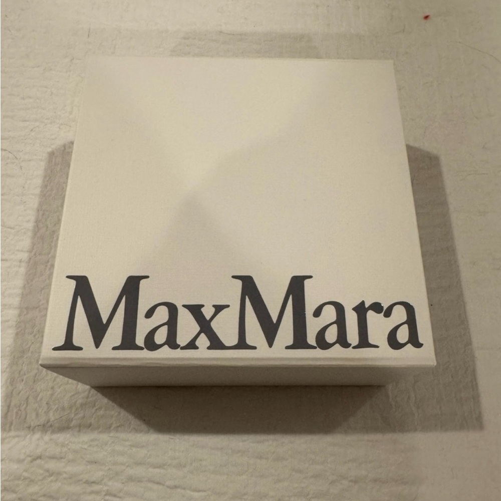 MaxMara magnet square Gift Box ( empty box)